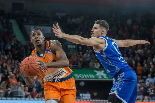 马刺大胜湖人,文班凯尔登齐齐爆发,东契奇38+10+10难救主