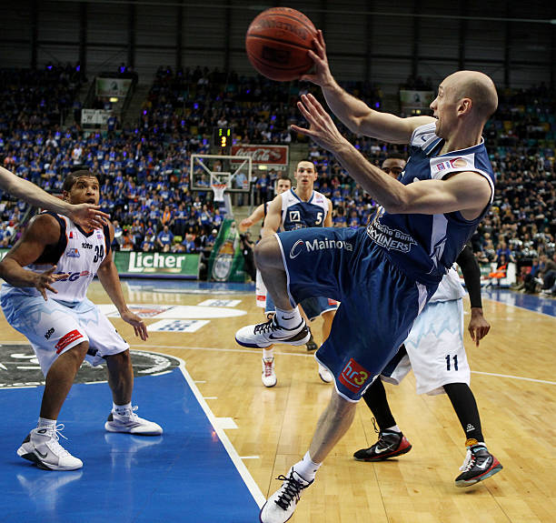 新赛季S43鸿鹄飞歌全系列活动上线 壮志凌云再看《英雄杀》！