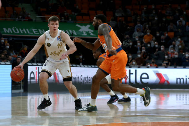 场均28+7的顶级射手！勇士当年放弃马尔卡宁，如今痛失库里的潜在接班人