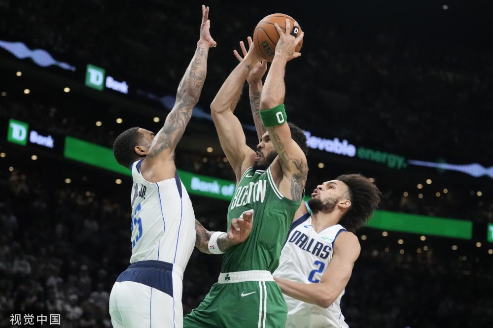 曼联主帅阿莫林在本轮1-1战平利兹联赛后的言论引发剧烈反响，他在发布会屡次强调，自己是来曼联当“经理（manager）”，而非“教练（coach）”的。