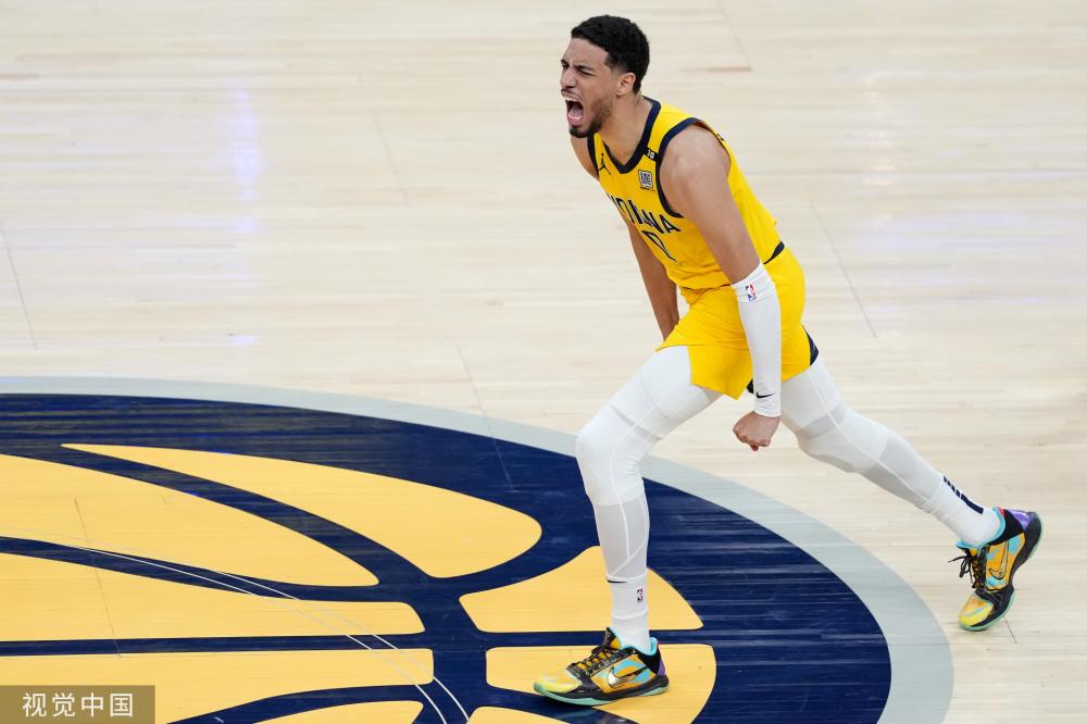 詹姆斯宣布再战两年，目标父子同台